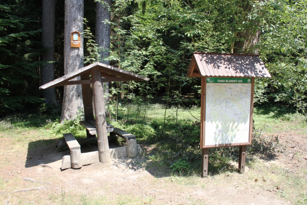 NAU�N� STEZKA KOLEM KLET�