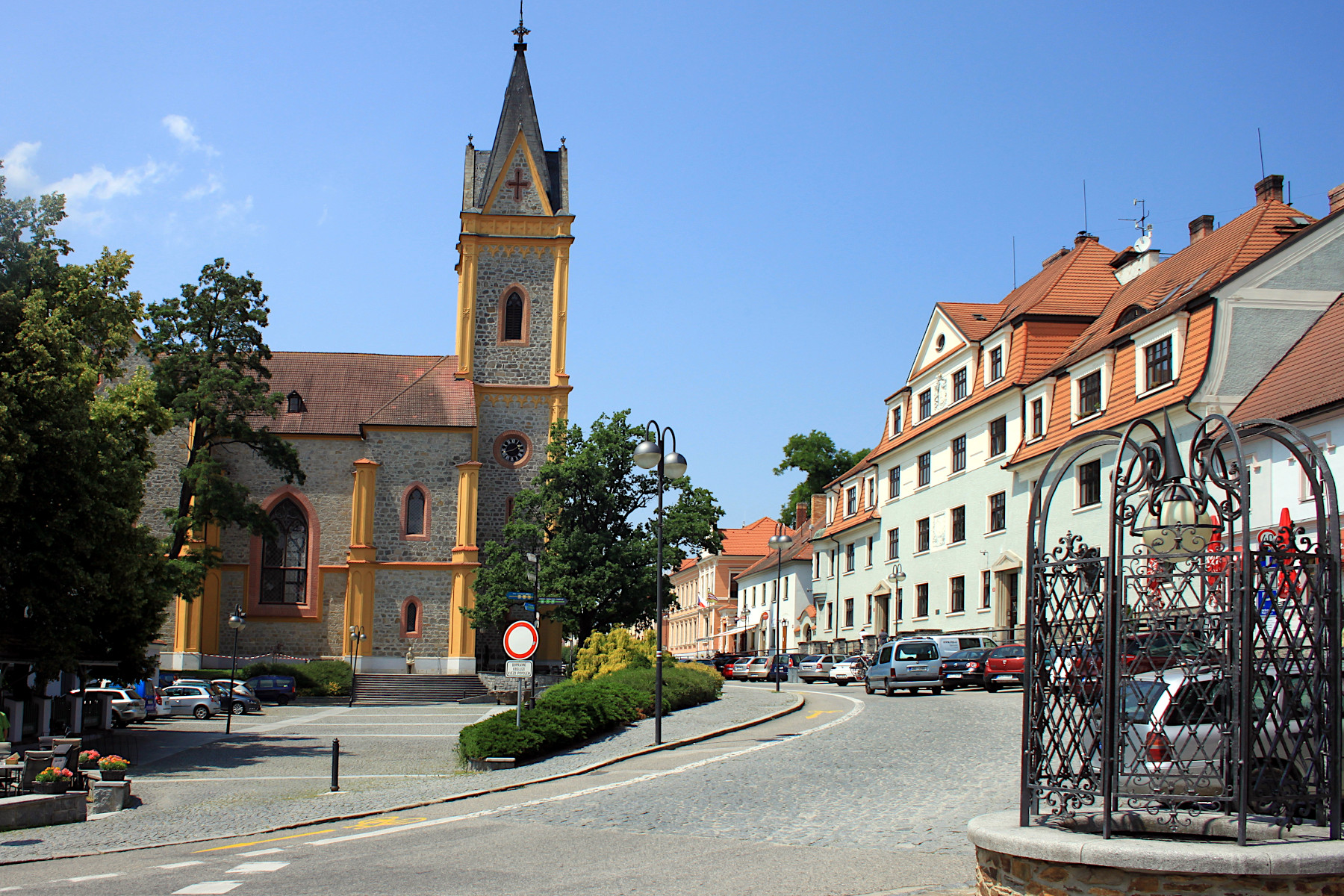 KOSTEL SV. JANA NEPOMUCKHO V HLUBOK NAD VLTAVOU