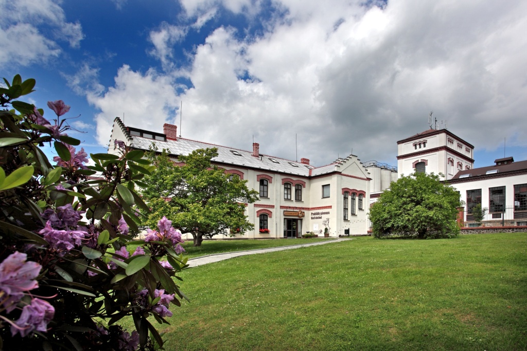 PIVOVAR VE VELK�CH POPOVIC�CH