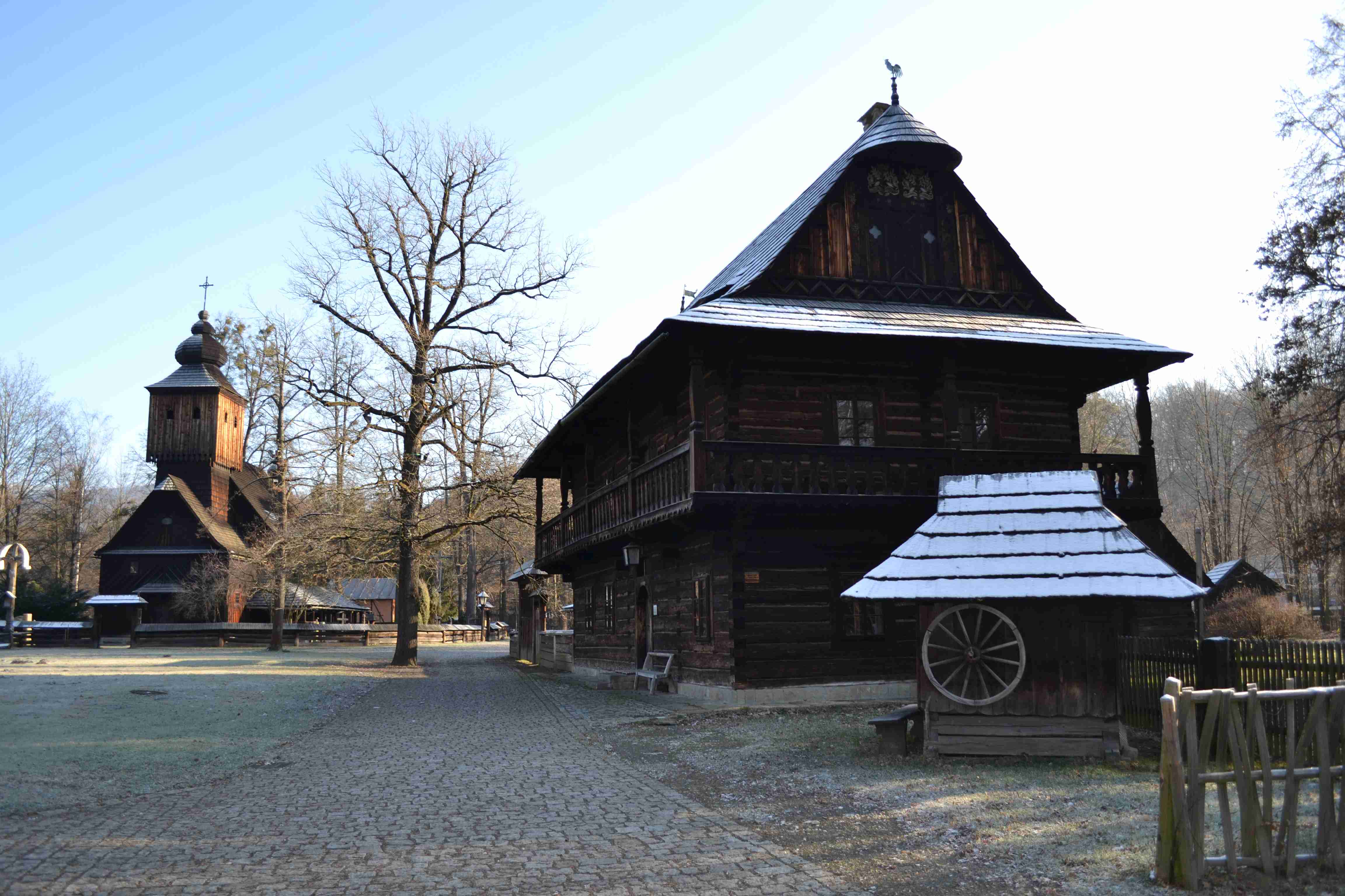 VALASK MUZEUM V PROD RONOV POD RADHOTM