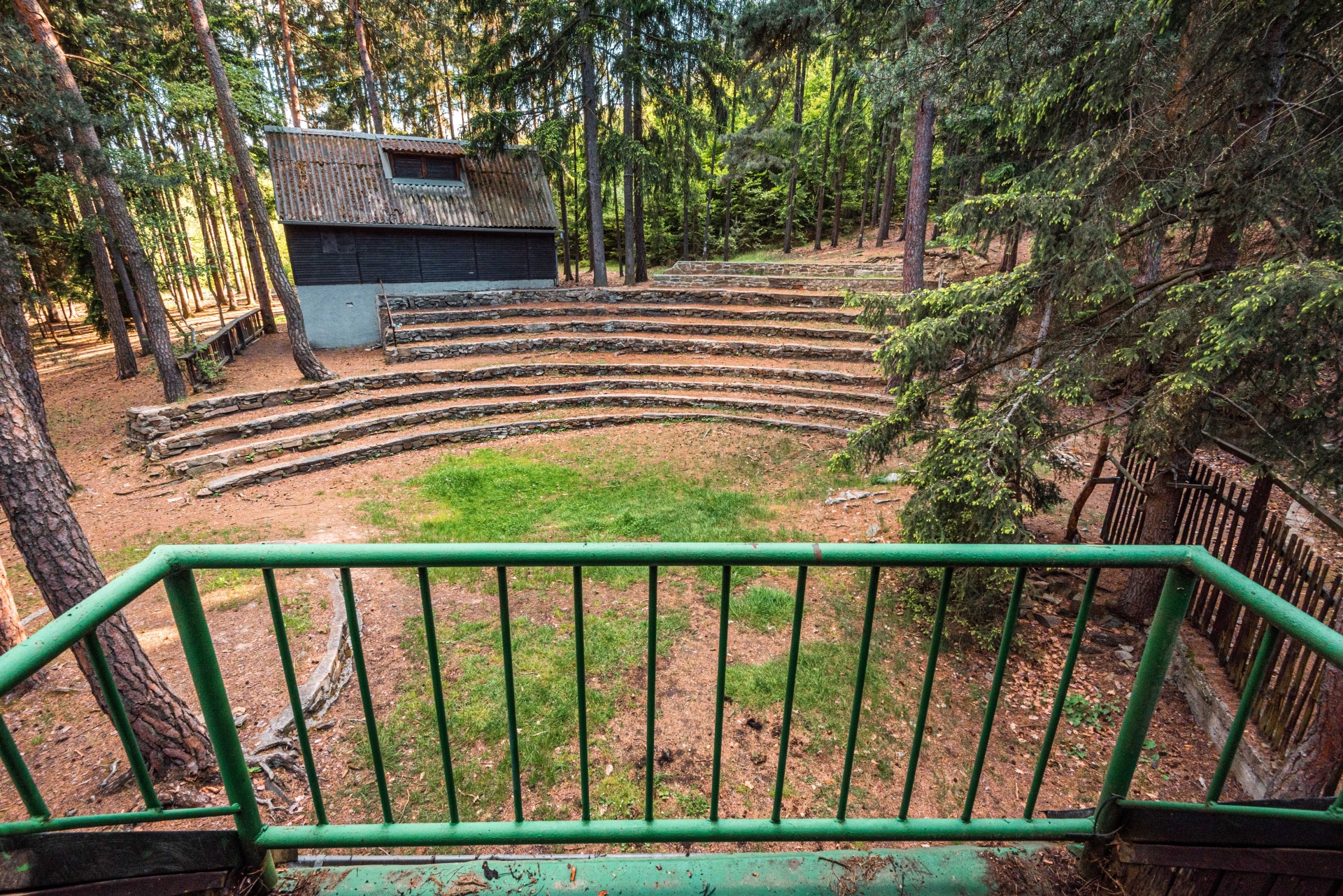 LESN� DIVADLO SKALKA - PODLES�