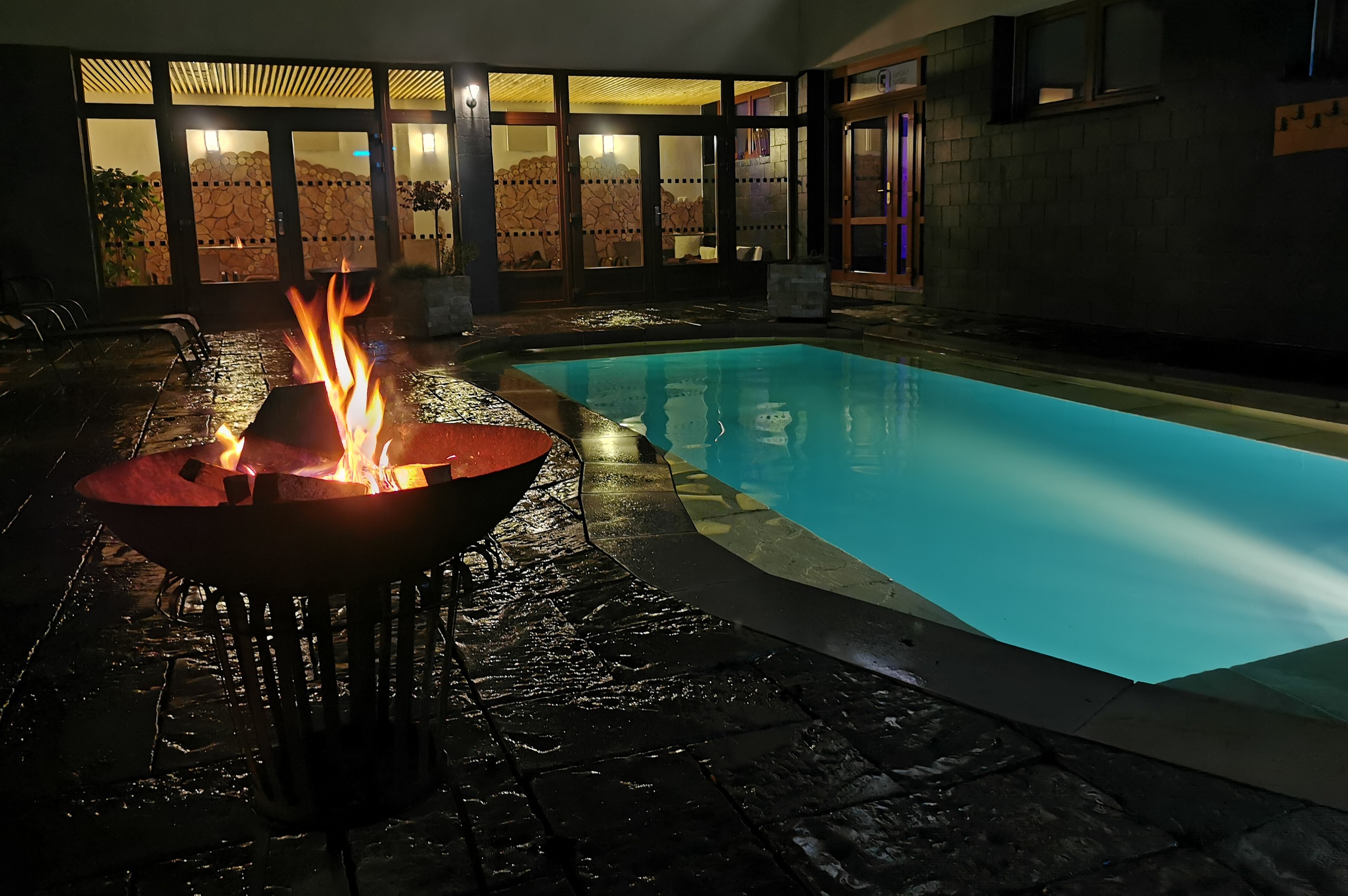 SAUNOV� SV�T HLUBOK� DV�R HLUBO�KY - HRUB� VODA