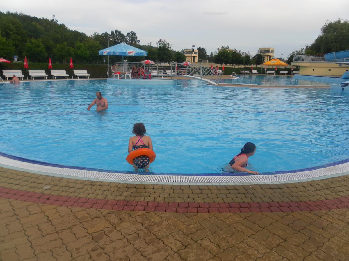 KOUPALIT HLUBOK NAD VLTAVOU