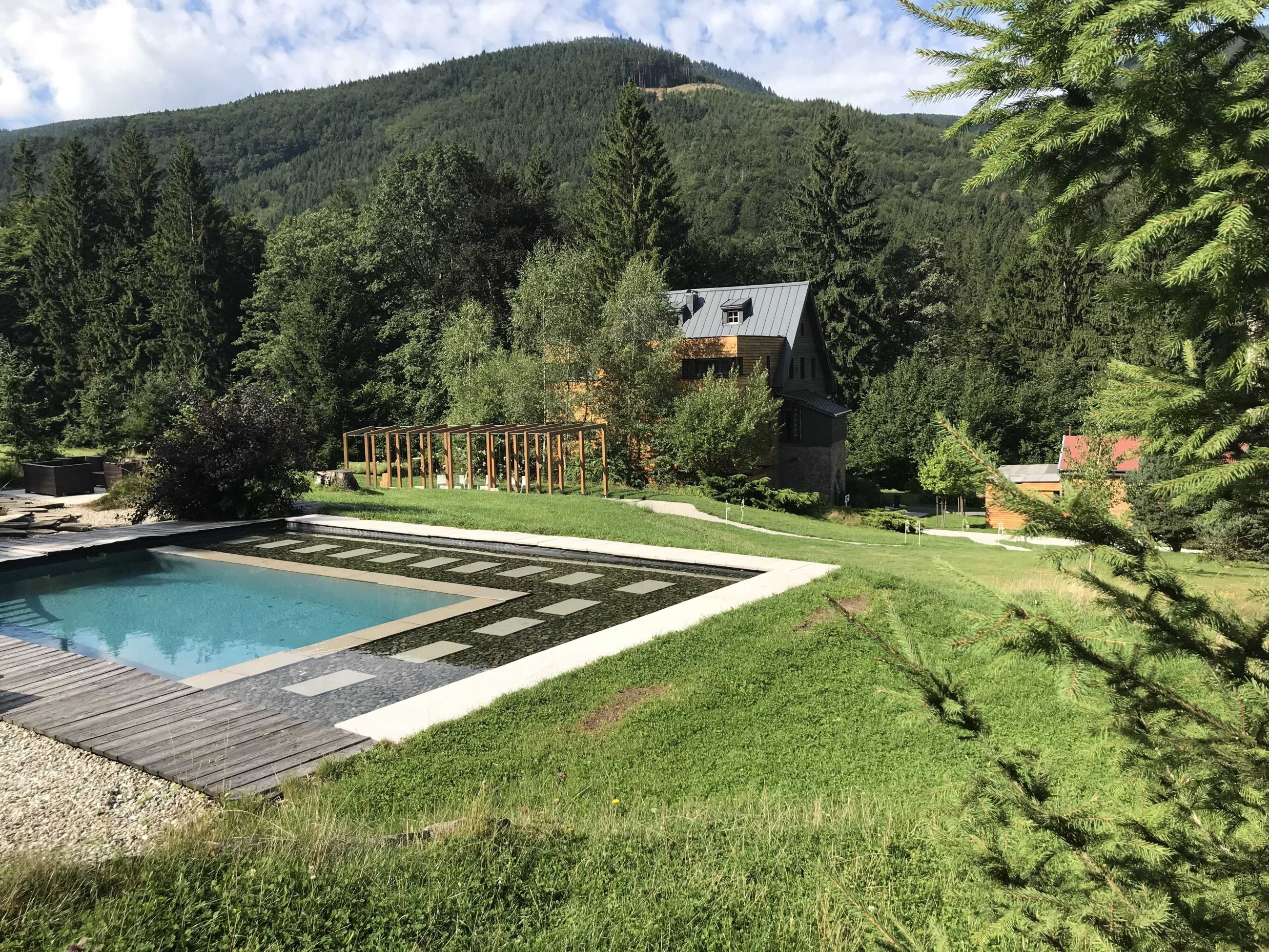 HOTEL & GARDEN **** U HOLUB� - �ELADN�