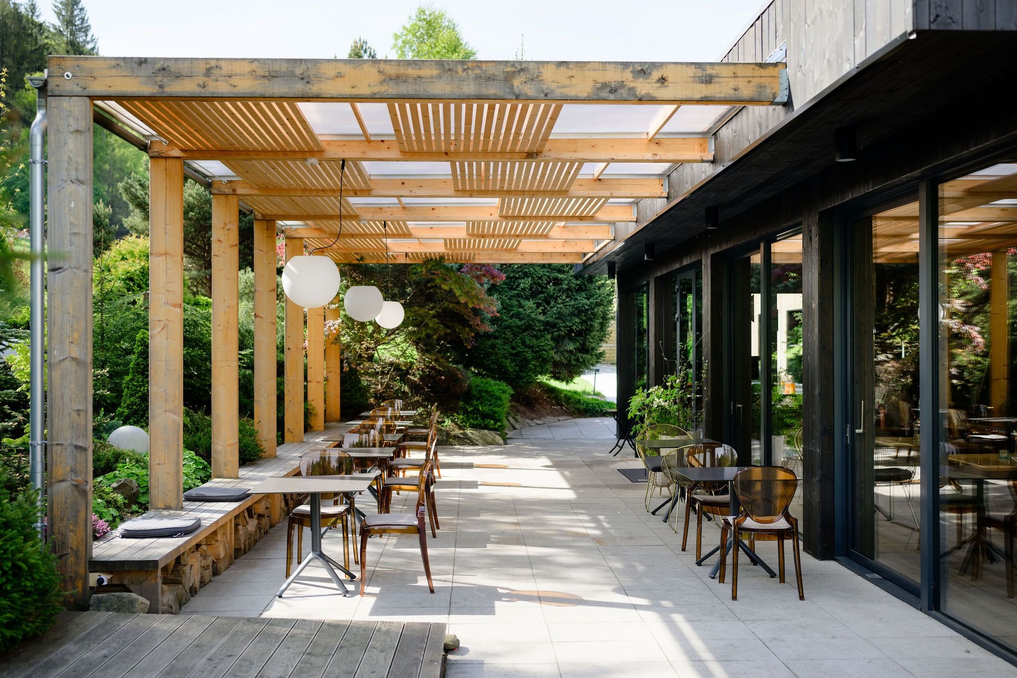 HOTEL & GARDEN **** U HOLUB� - �ELADN�