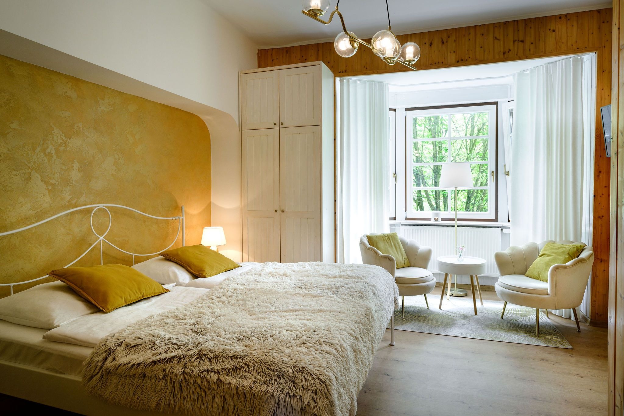 HOTEL & GARDEN **** U HOLUB� - �ELADN�