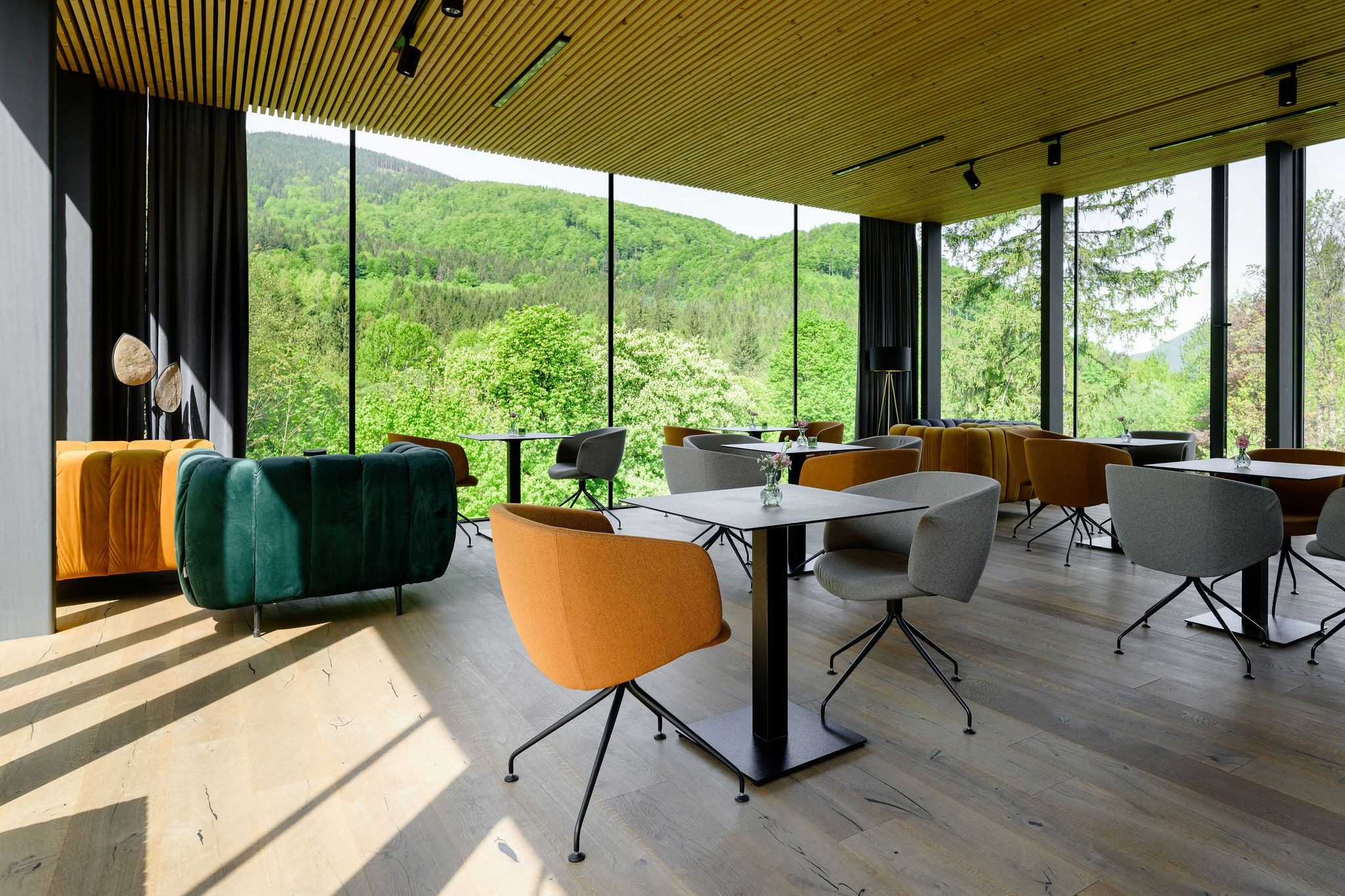 HOTEL & GARDEN **** U HOLUB� - �ELADN�