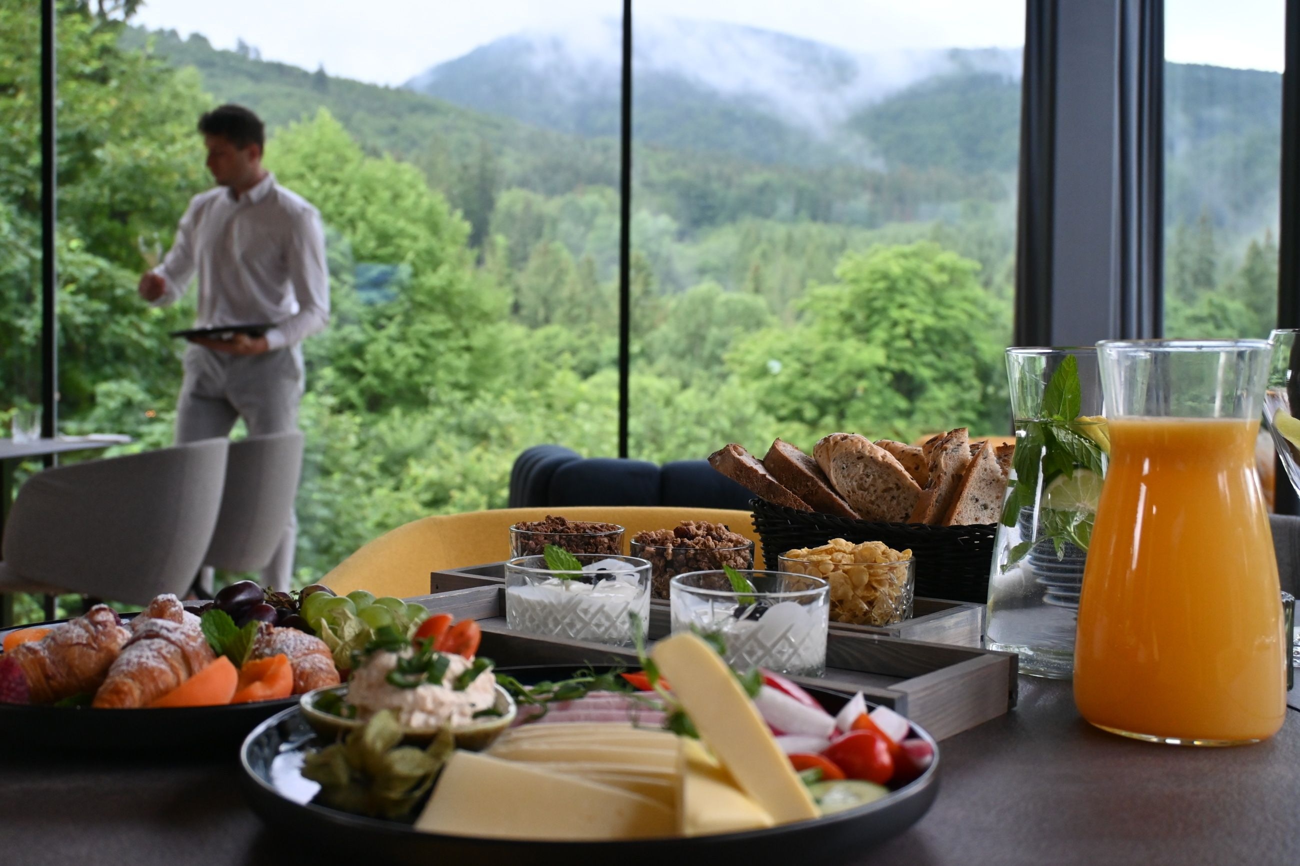 HOTEL & GARDEN **** U HOLUB� - �ELADN�