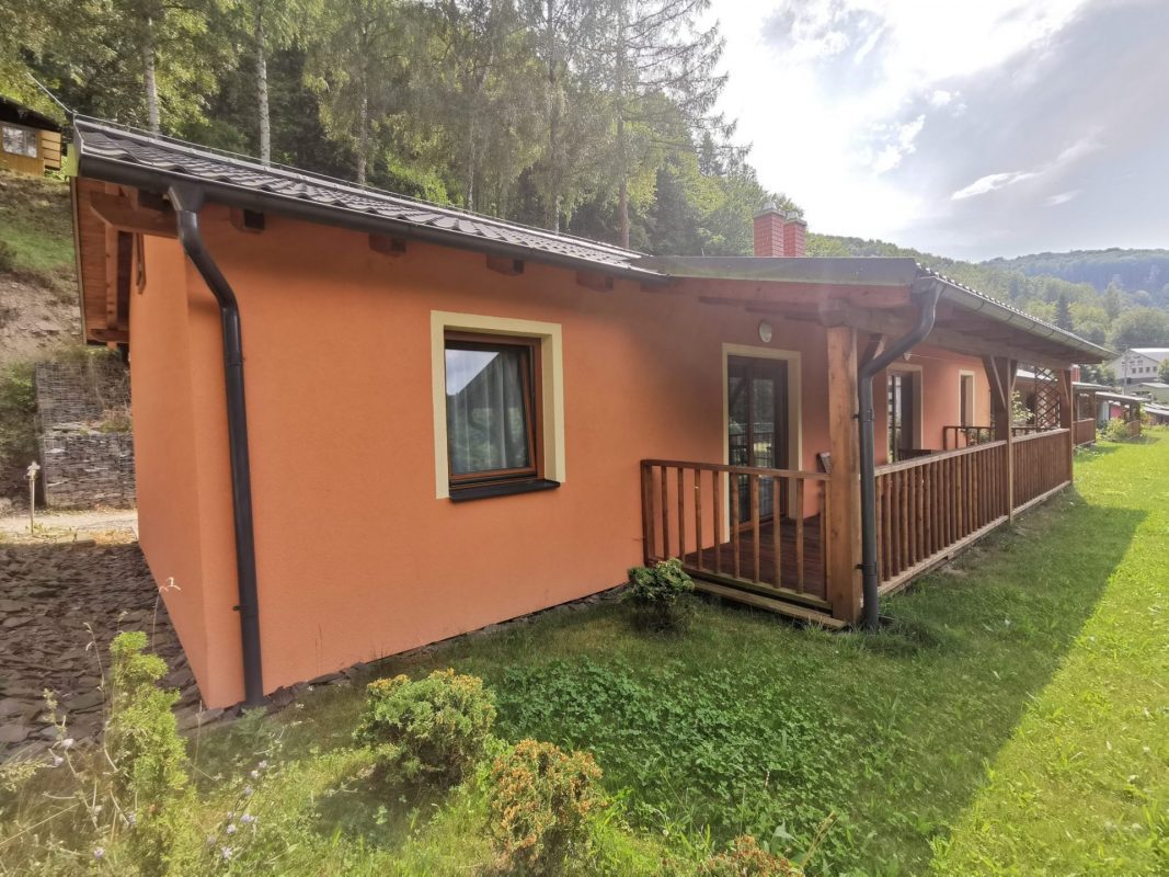 APARTM�NOV� RODINN� CHATKY HRUB� VODA