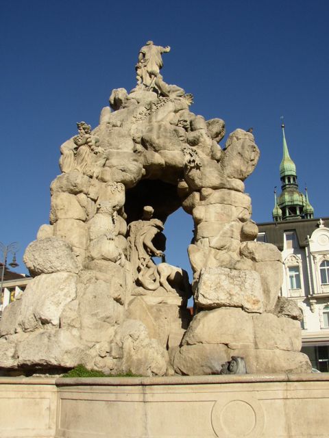 KA�NA PARNAS V BRN�