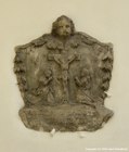 kamenn deska s relifem nad hlavnm vchodem do kaple Panny Marie Bolestn 
(klikni pro zvten)