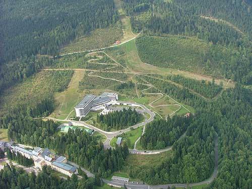 BOBOV� DR�HA VE �PINDLEROV� ML�N�