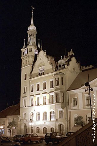 Novorenesan�n� radnice v noci